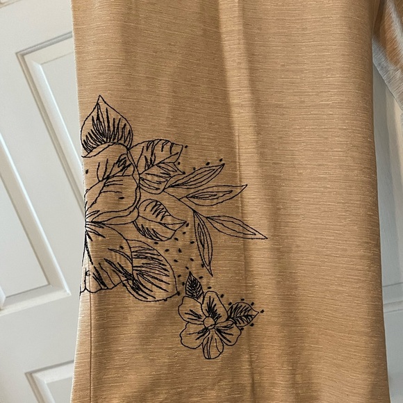 Silk light tan pants with beaded flowers - Picture 5 of 9